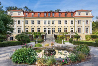 Motsartın 50 otaqlı qəsri hərraca çıxarılıb