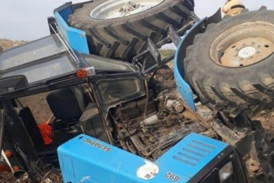 Hacıqabulda traktor aşıb