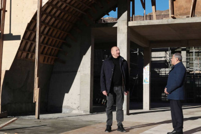 Prezident Daşaltı kənd məscidində tikinti işlərinin gedişi ilə tanış olub