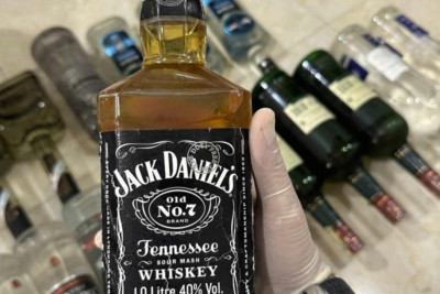 Masallının bu kafesində saxta alkoqollu içkilər aşkarlanıb