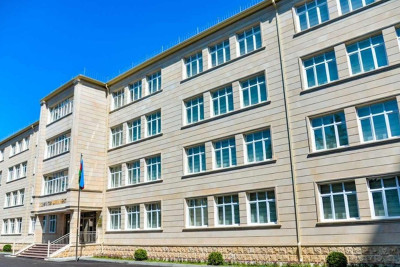 Azərbaycanda məktəblərdə qızılca səbəbindən şagirdlərin temperaturları ölçülür