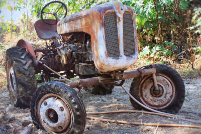 Füzulidə əkin işləri aparan traktor minaya düşüb