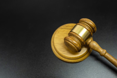 Atasını öldürməkdə təqsirləndirilən yeniyetmənin cinayətinin istintaqı yekunlaşıb