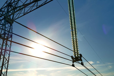 Elektrik dirəyi aşıb, "Azərişıq" işçisi yıxılıb