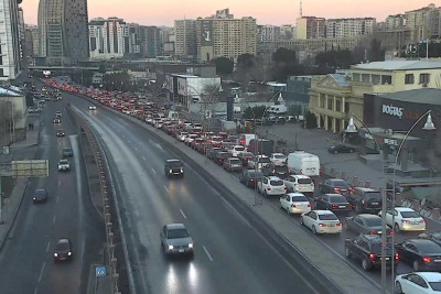 Bakının bəzi yollarında tıxac yaranıb - SİYAHI