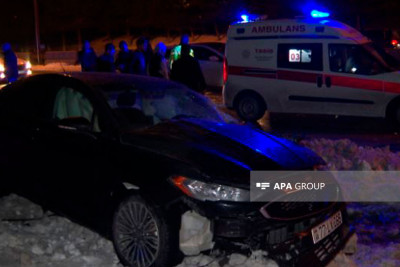 Bakı-Sumqayıt yolunun buzlu olması qəzaya səbəb olub - FOTO