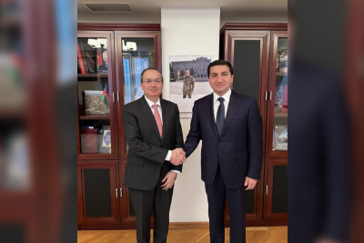 Hikmət Hacıyev Pakistan səfiri ilə görüşüb