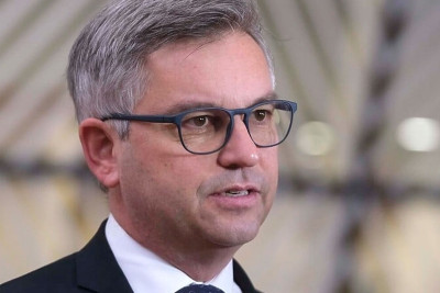 Sürət həddini aşan nazirin sürücülük hüququ əlindən alınıb
