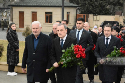 XİN rəhbərliyi Orxan Əsgərovun məzarını ziyarət edib