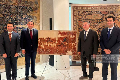 Səfəvilər dövrünün nadir Azərbaycan xalçaları Nyu-Yorkda - FOTO