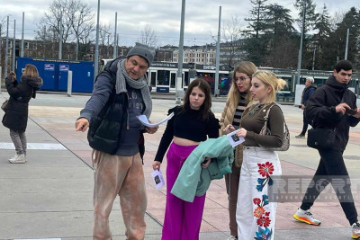 Həmyerlilərimiz Cenevrədə etiraz aksiyası keçirirlər, flayerlər paylayırlar