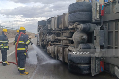 Tovuzda TIR aşıb, yanğın olub