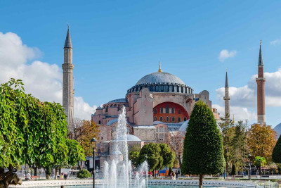 Türkiyə 2023-cü ildə turizm sektorundan rekord nəticə əldə edib