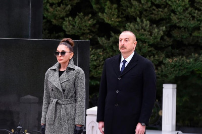 Prezident və birinci xanım ümummilli lider Heydər Əliyevin məzarını və Şəhidlər xiyabanını ziyarət ediblər