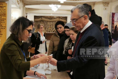 Eldar Əzizov səs verib