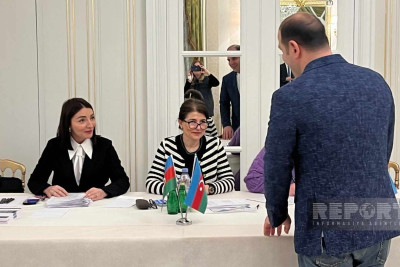 Parisdəki seçki məntəqəsində səsvermə başlayıb