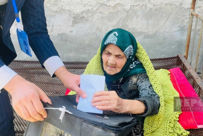 Naxçıvan Muxtar Respublikasında 104 yaşlı seçici səs verib