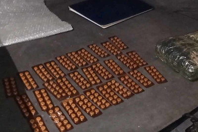 Paytaxtda taksi sürücüsü və daha bir nəfərdən 14 kiloqram narkotik aşkarlanıb - VİDEO