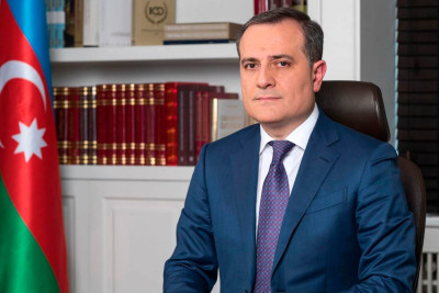 Ceyhun Bayramov Serbiyaya gedib