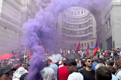 İrəvanda etiraz aksiyaları səngimək bilmir