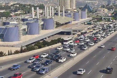 Bakının bəzi yollarında tıxac yaranıb - SİYAHI