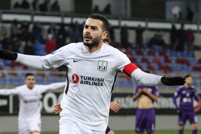 "Neftçi"nin futbolçusu Emin Mahmudov klubun tarixinə düşüb.