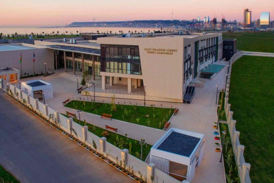 Bakı Fransız Liseyi ləğv edildi