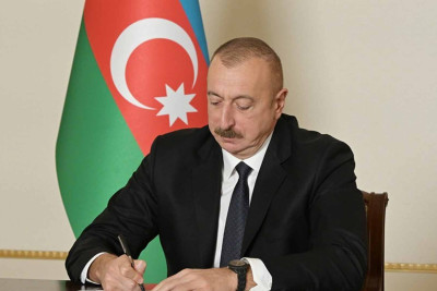 Dövlət qulluqçuları təltif edilib - SİYAHI