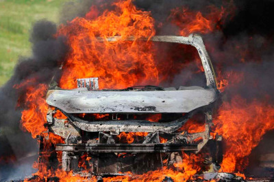 Binədə “Toyota” yandırılıb, şübhəli bilinən saxlanılıb