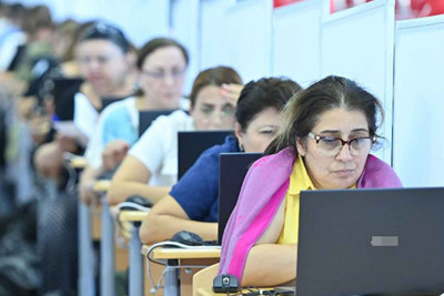 “İmtahanda yüksək bal yığan müəllimin orta maaşı 1300 manatdır”