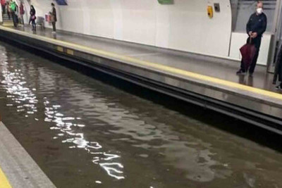 Moskvada metrostansiya su altında qalıb