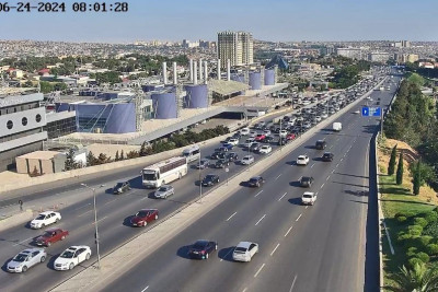Bakıda tıxac olan yollar