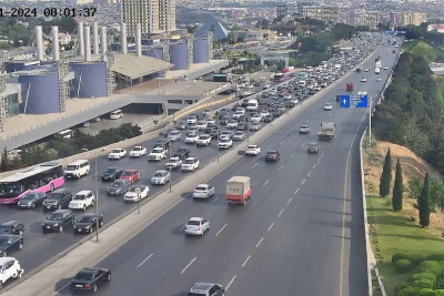 Bakıda tıxac olan yollar