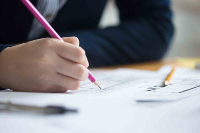 İmtahana gəlməyən şəxsi “ölkə birincisi” kimi təqdim etdilər