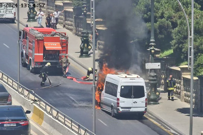 Bakıda "Ford" yanıb