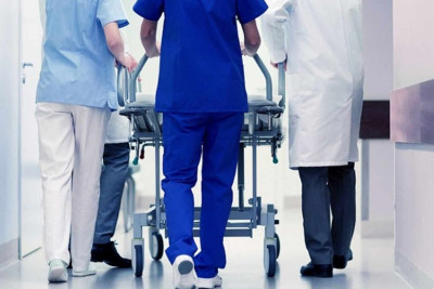 Sumqayıt: Avtomobil orta yaşlı qadını vuraraq öldürüb