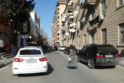 Deputatlar parklanma qaydalarının pozulmasına görə yeni cərimələri I oxunuşda qəbul ediblər