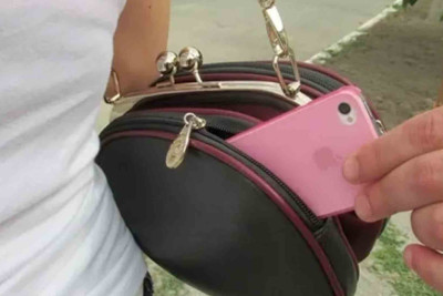 Çimərlikdə qadınların əşyalarını oğurlamaqda şübhəli bilinən 66 yaşlı şəxs saxlanılıb