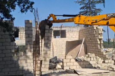 FHN: Gəncədə qanunsuz tikili sökülüb