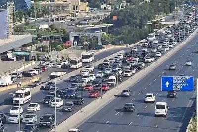 Bakının bəzi yollarında tıxac yaranıb - SİYAHI