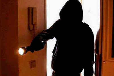 Paytaxtda 75 yaşlı qadın evində döyülüb, qızıl boyunbağısı oğurlanıb