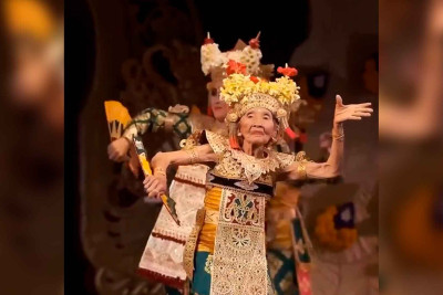 106 yaşlı rəqqasə əfsanəyə çevrilib