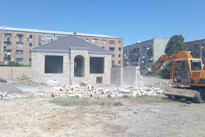 Gəncədə qanunsuz tikinti işləri dayandırılıb