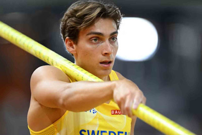 Dünya rekordçusu Olimpiya kəndində yaşamaqdan imtina edib