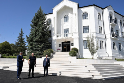 İlham Əliyev Xankəndidə “Qarabağ” hotelinin açılışında iştirak edib