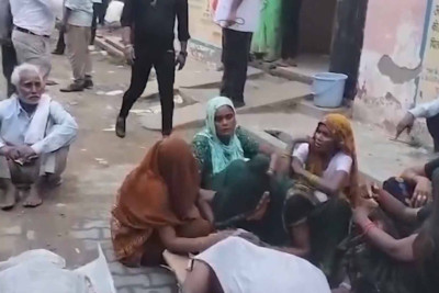 Hindistanda dini ayin zamanı yüzdən çox insan ölüb