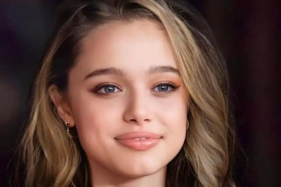 Ancelina Coli və Bred Pittin qızı atasının soyadından imtina etdi