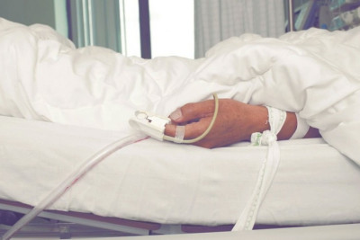 Sumqayıtda avtomobilin vurduğu piyada xəstəxanada ölüb