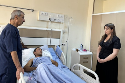 Naxçıvan Ombudsmanı mina partlayışında yaralanmış şəxsə baş çəkib.