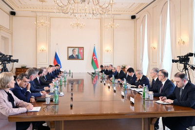 İlham Əliyev və Vladimir Putinin geniş tərkibdə görüşü olub